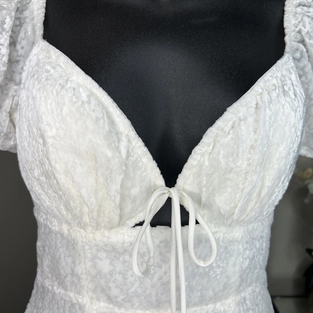 Here Comes The Sun Puff Sleeve String Tie Bust Textured Floral Dress In White S - Picture 7 of 7
